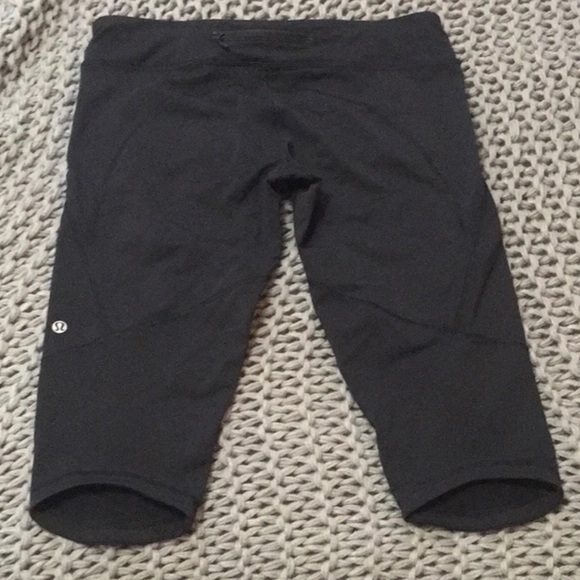 Lululemon Black crops - Picture 3 of 4